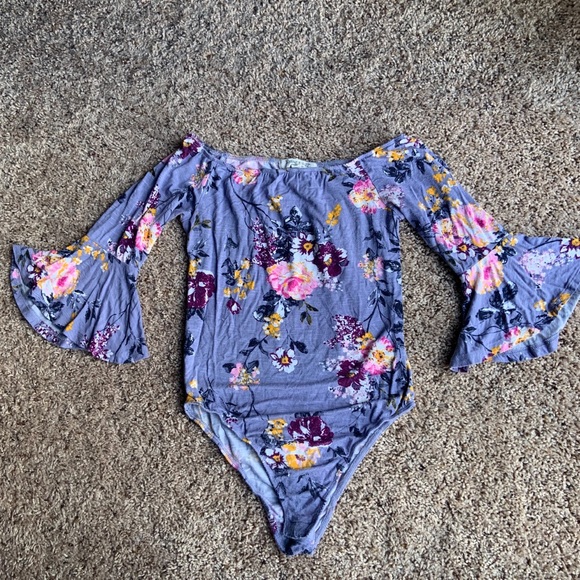 living doll Tops - Floral bodysuit💜🌸